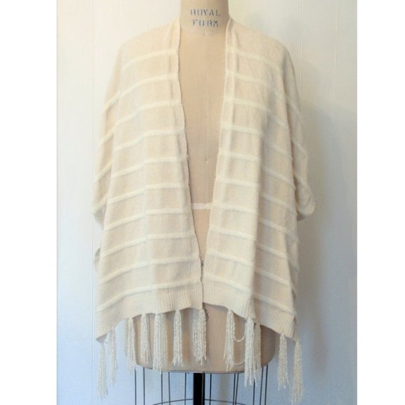Anthropologie Sweaters - ANTHROPOLOGIE AKEMI + KIN IVORY CREAM CHENILLE FRINGE KNIT PONCHO KIMONO OS